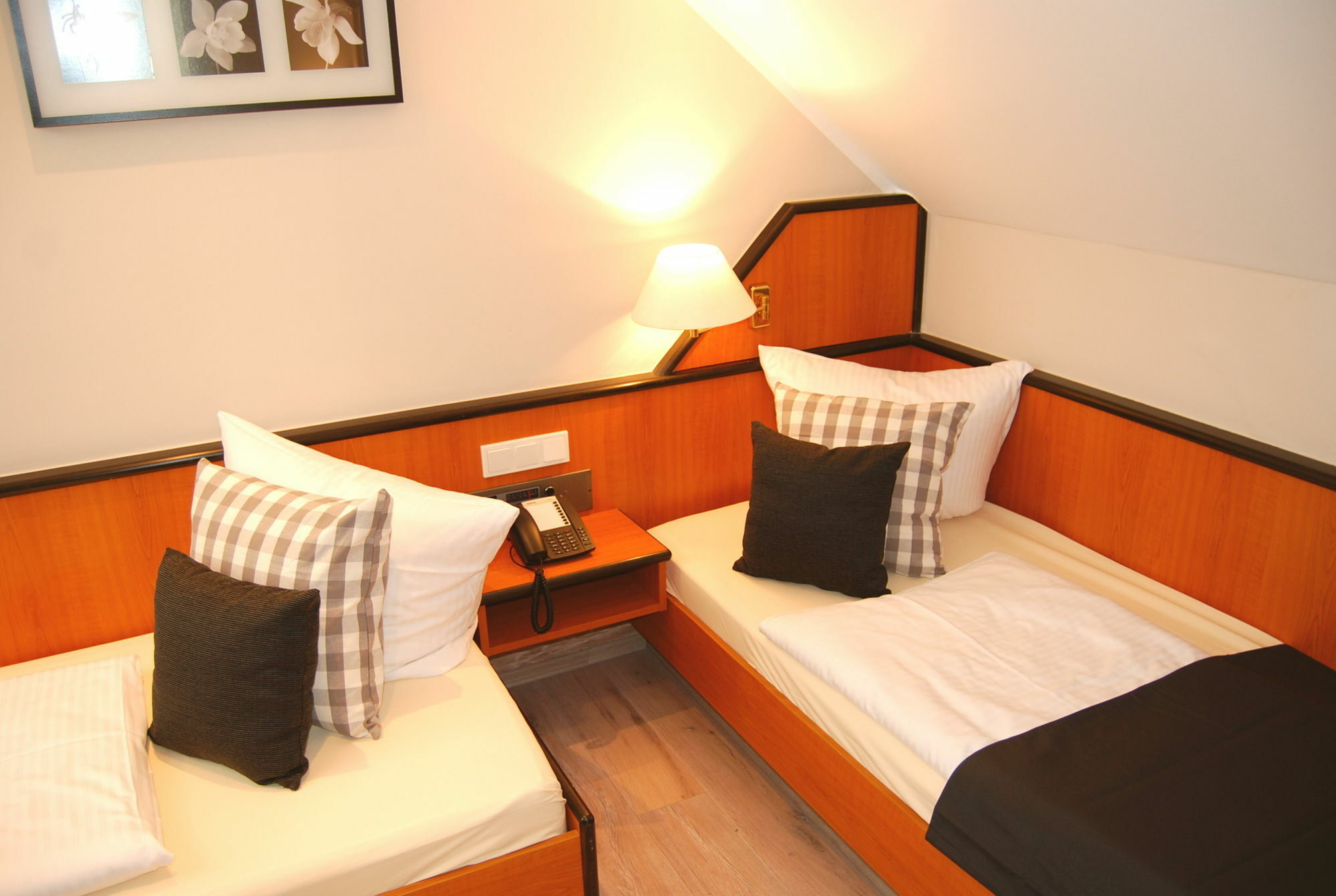 Hotel Am Martinsberg Andernach Exteriör bild